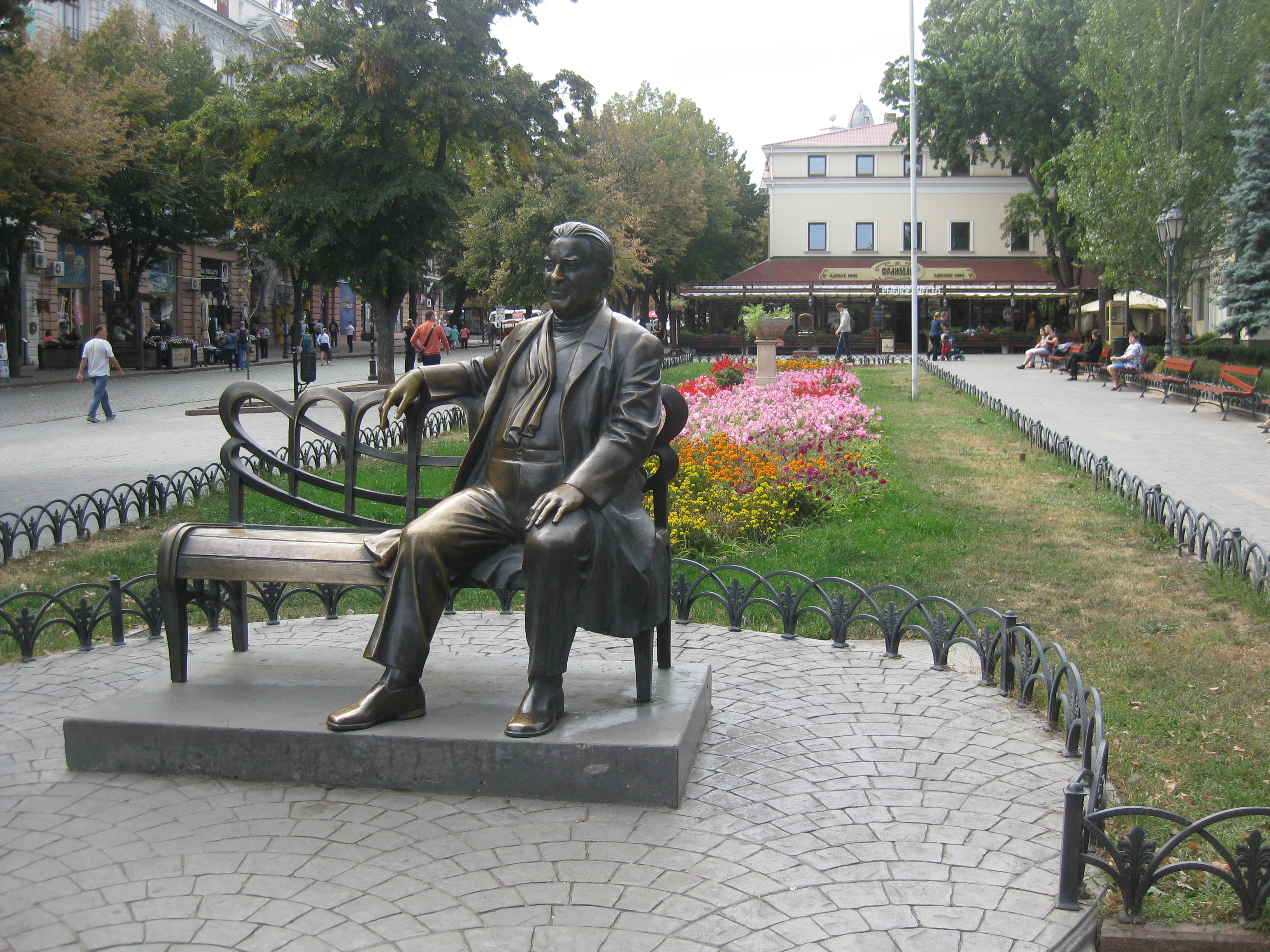 Памятник Утёсову в Одессе. 